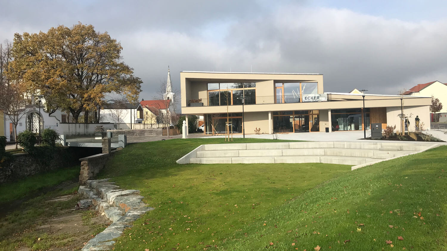 Raiding - Alles im neuen Haus: Gemeindeamt, Restaurant, Arzt-Ordination und Liszt-Bibliothek