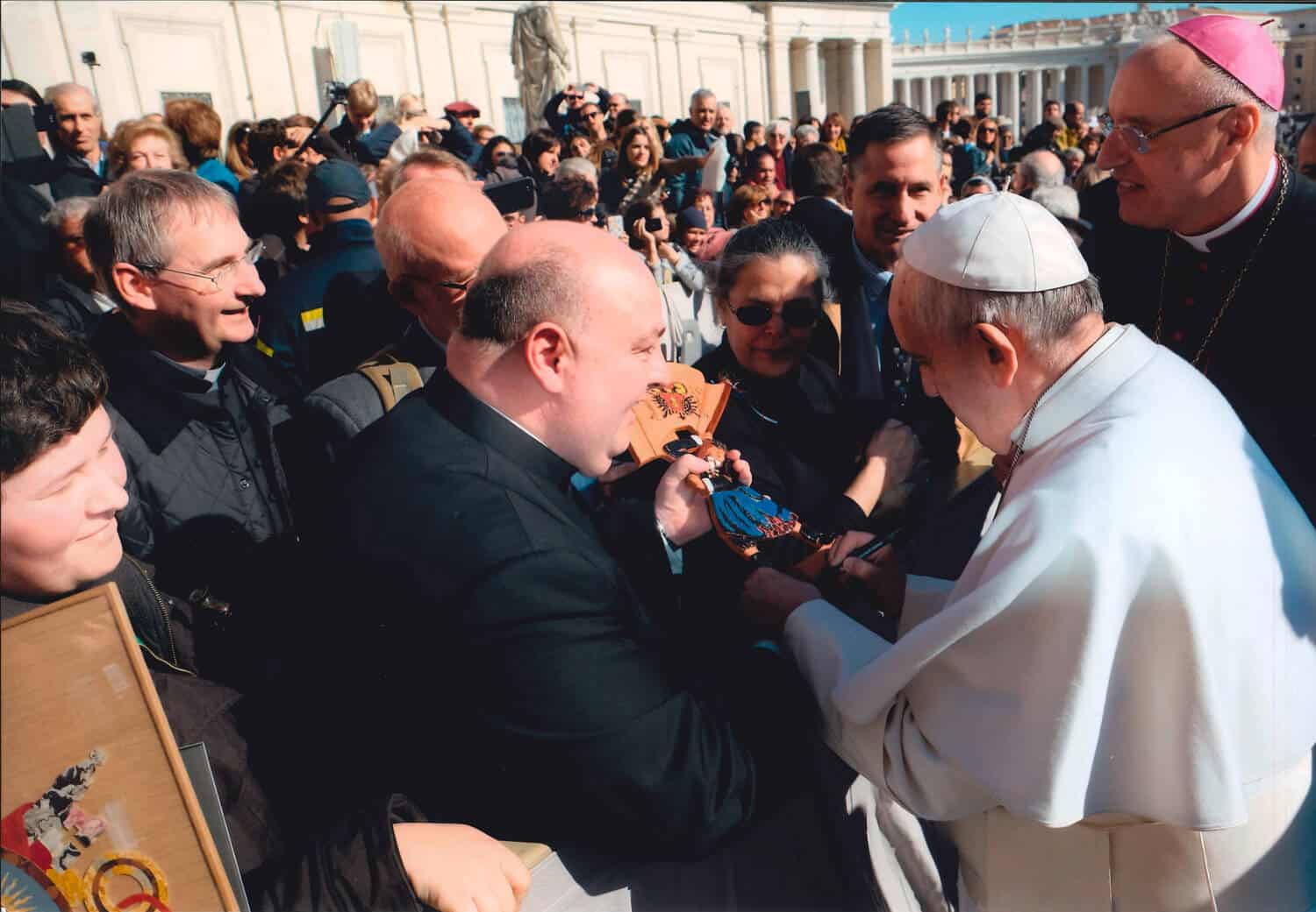 Foto Kreisdechant Franz Brei mit Papst Franziskus c) Pfarre Deutschkreutz